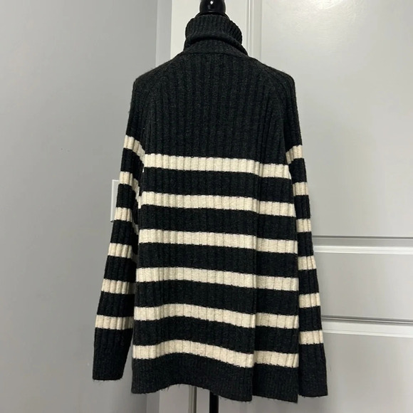 H&M rib-knit turtleneck black/striped oversized long sleeve sweater size medium - Picture 8 of 10